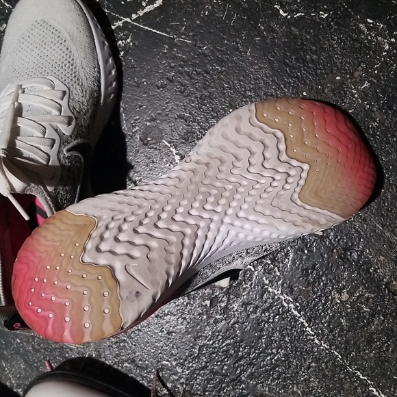 NIKE BQ8927-103 SZ 9  EPIC REACT FLYKNIT 2 OREO PINK - Picture 4 of 4